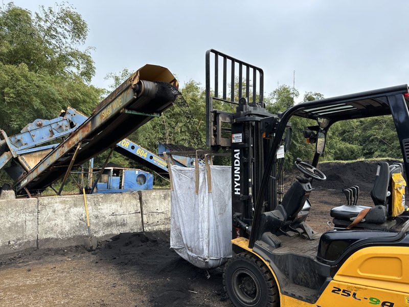 Filling a one cubic metre bulk bag